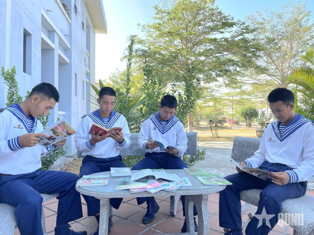 Sách nuôi dưỡng tâm hồn người chiến sĩ Hải quân